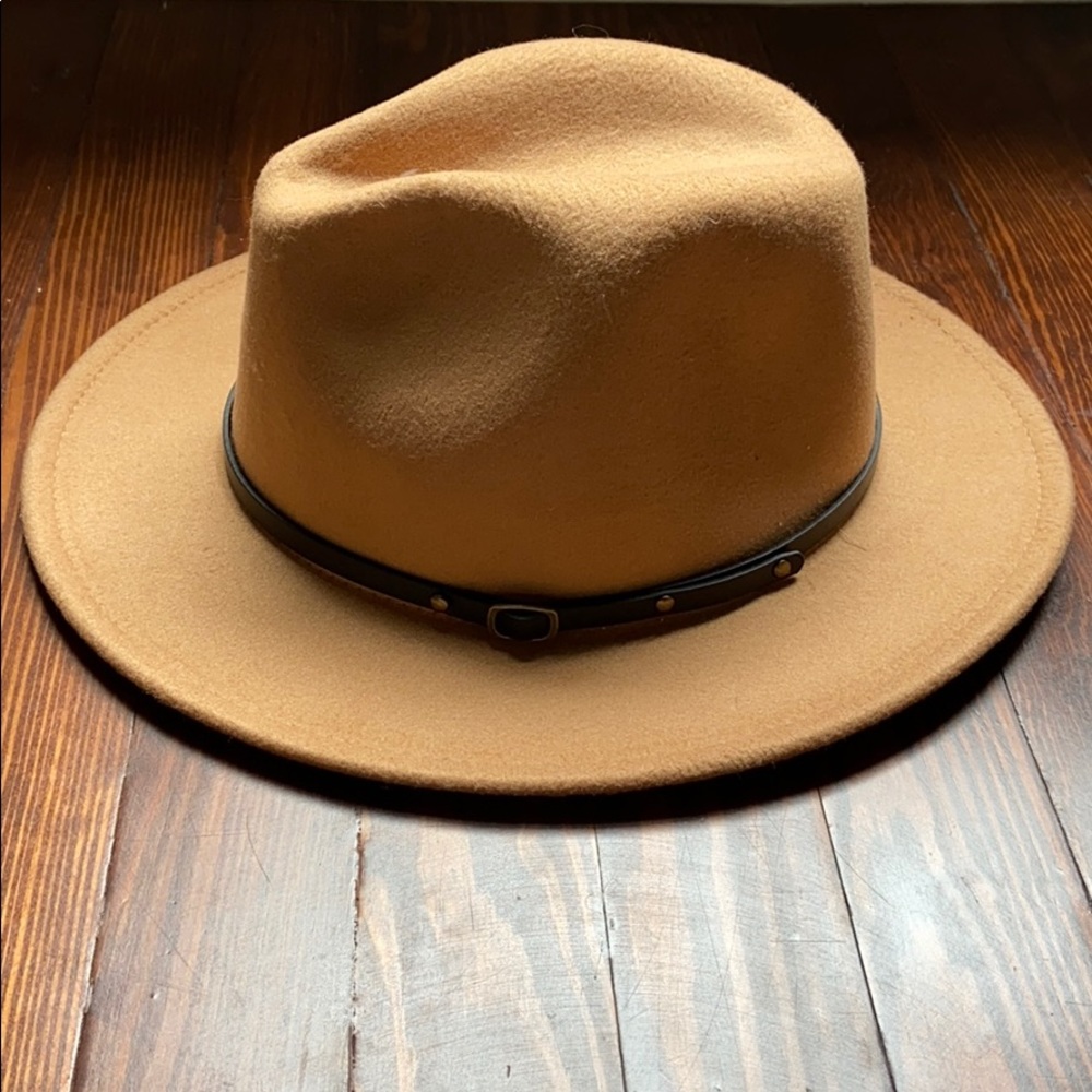 Tan felt hat